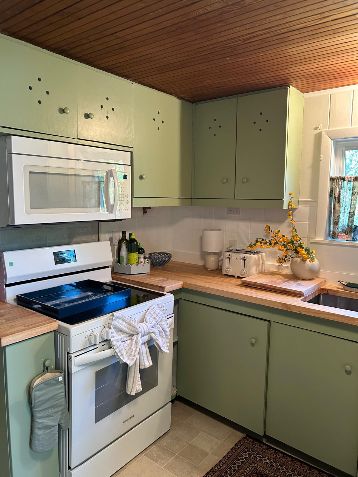 Kitchen cleaned by Smart Clean